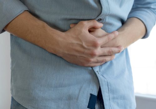 از نفخ تا زخم معده: چه زمانی باید به پزشک گوارش مراجعه کنیم؟